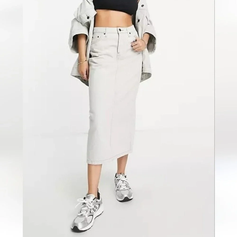 J.jill 100% Linen Light pale Gray with a back slit Midi summer Skirt